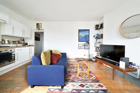 1 bedroom flat for sale, Crossway, Stoke Newington, N16