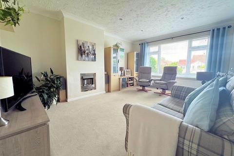 2 bedroom semi-detached bungalow for sale, Heron Close, Aylesbury HP20