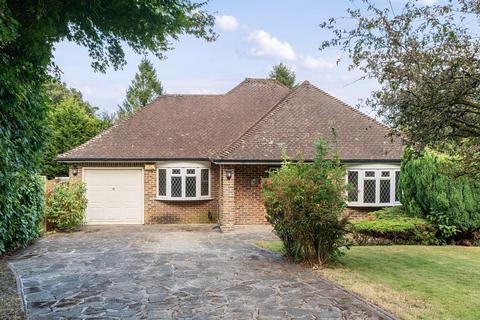 3 bedroom detached bungalow for sale, Tupwood Lane, Caterham CR3