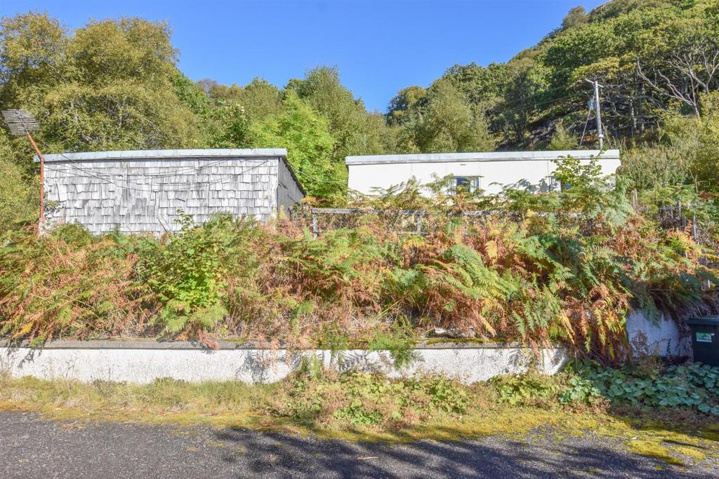 OUTBUILDING + CARAVAN-2.jpg