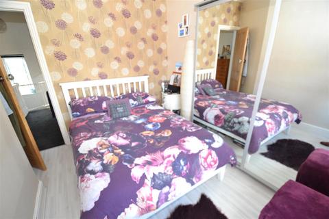 12 Pearson Row, Wyke, Bradford, BD12 9PL