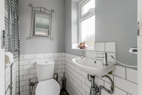 52 Kings Head Hill, London, E4 7LY