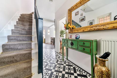 8 Orchards Way, Southampton, SO17 1RD
