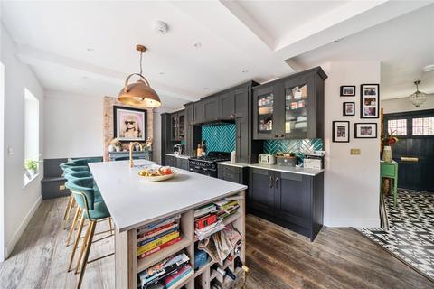 8 Orchards Way, Southampton, SO17 1RD