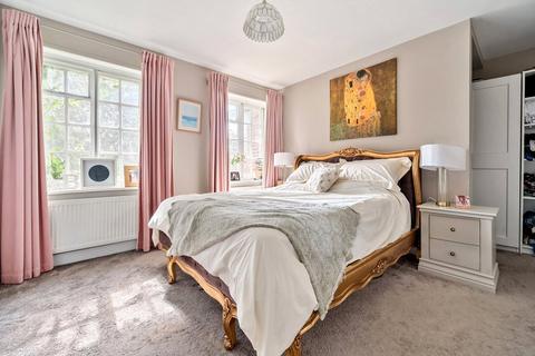 8 Orchards Way, Southampton, SO17 1RD