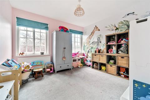 8 Orchards Way, Southampton, SO17 1RD