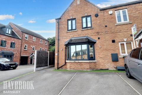 3 bedroom townhouse for sale, Nettlecroft, Monk Bretton