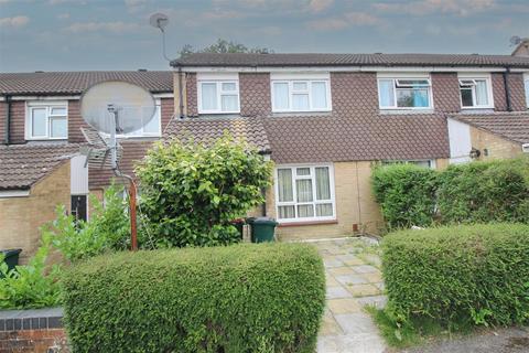 3 bedroom house to rent, Stackfield Road, Ifield, Crawley, West Sussex. RH11 0QP