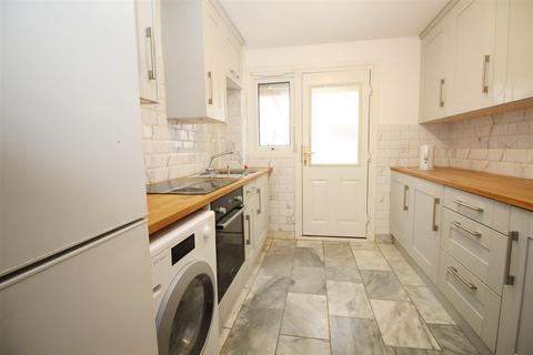 3 bedroom house to rent, Stackfield Road, Ifield, Crawley, West Sussex. RH11 0QP