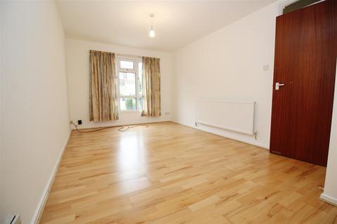 3 bedroom house to rent, Stackfield Road, Ifield, Crawley, West Sussex. RH11 0QP