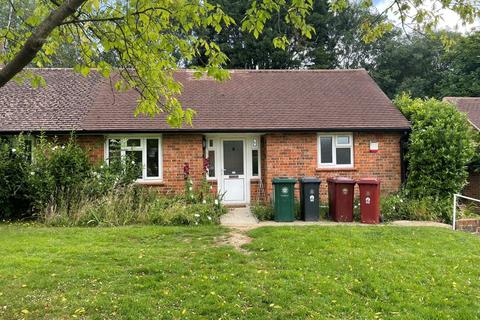 2 bedroom semi-detached bungalow for sale, 6 Butts Meadow, Wisborough Green, Billingshurst, West Sussex, RH14 0BU