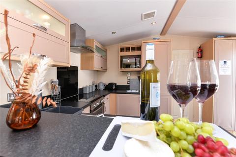 2 bedroom detached house for sale, Shorefield Country Park, Downton, Lymington, Hampshire, SO41