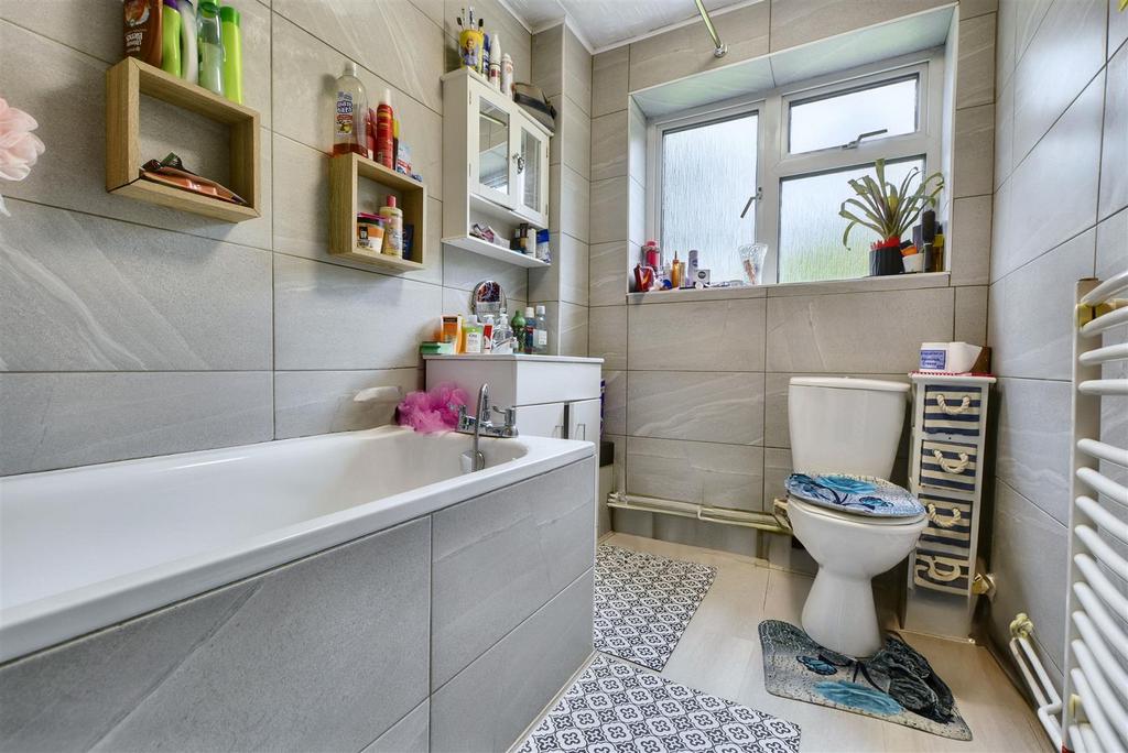 Bathroom 1.jpeg