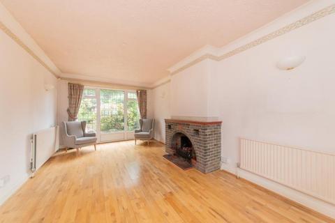 30 Valley Avenue, London, N12 9PG