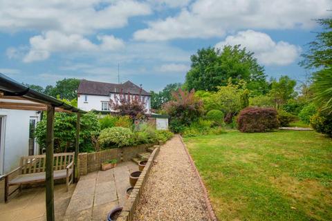 30 Valley Avenue, London, N12 9PG