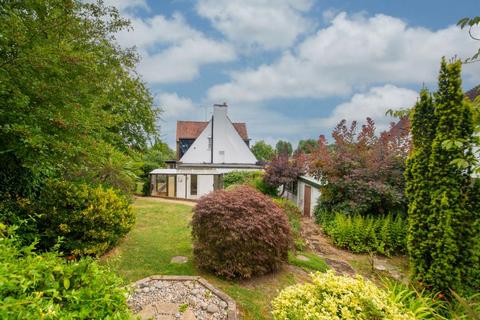 30 Valley Avenue, London, N12 9PG