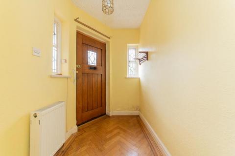 30 Valley Avenue, London, N12 9PG