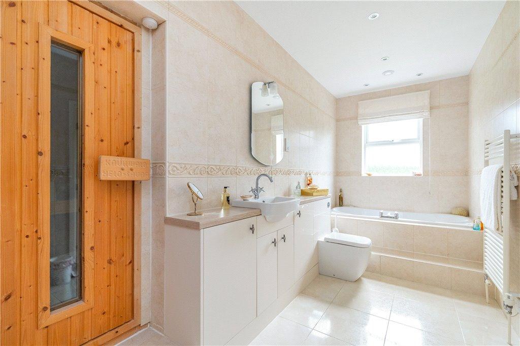 En-Suite Bathroom