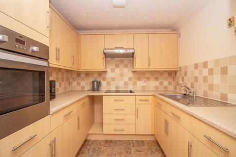 2 bedroom flat for sale, Nightingale Lodge,  Padnell Road, Cowplain, PO8 8AW