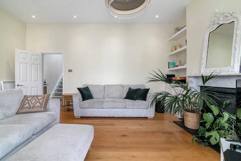 4 bedroom flat for sale, Kersley Street, Battersea Park, London, SW11