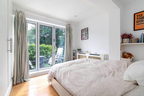 4 bedroom flat for sale, Kersley Street, Battersea Park, London, SW11