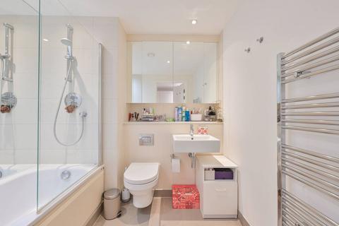 3 bedroom flat for sale, Landmark East Tower, Docklands, London, E14