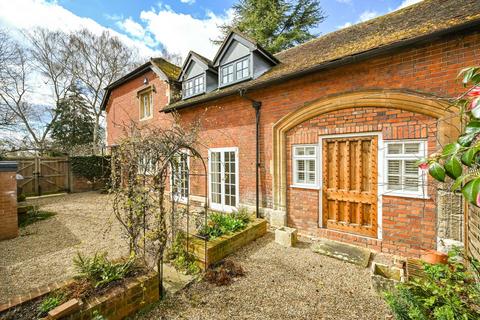 3 bedroom semi-detached house to rent, Park Road, Stoke Poges, Slough, SL2