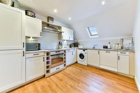 2 bedroom flat for sale, Babylon Lane, Tadworth KT20