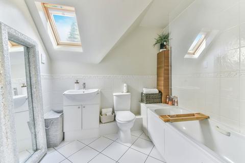 Flat 16, Kingswood Grange Babylon Lane, Lower Kingswood, Tadworth, KT20 6UY