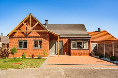 3 bedroom bungalow for sale, Kings Park Village, Grimsby, Lincolnshire, DN33