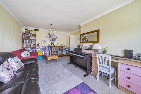 6 Manor Lodge, Guildford, GU2 9NH