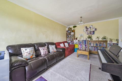 6 Manor Lodge, Guildford, GU2 9NH