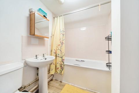 1 bedroom flat for sale, High Street, Hampshire PO16