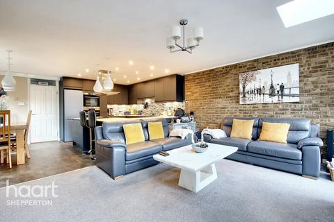 4 bedroom end of terrace house for sale, Laleham Road, Shepperton