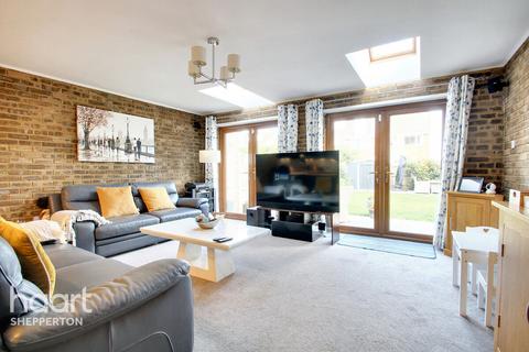 4 bedroom end of terrace house for sale, Laleham Road, Shepperton