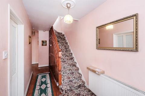 5 bedroom end of terrace house for sale, New Road, Chingford