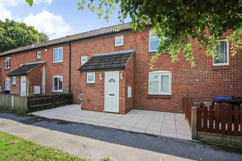 4 bedroom terraced house to rent, Forrester Close, Canterbury