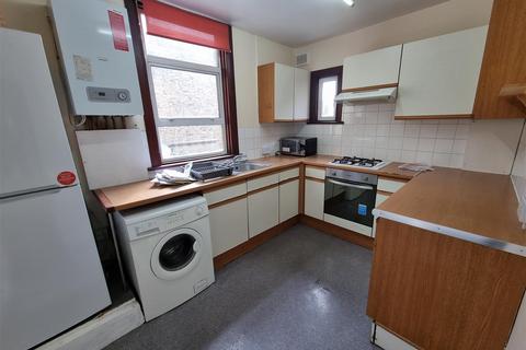 4 bedroom flat to rent, Mitcham Road, SW17