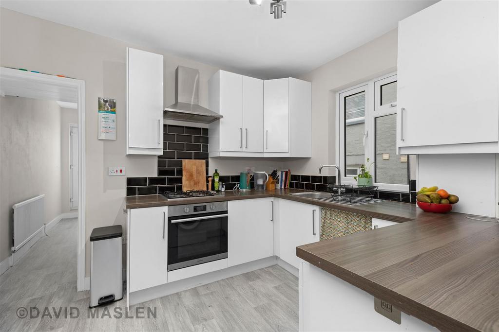 Kitchen (2).jpg