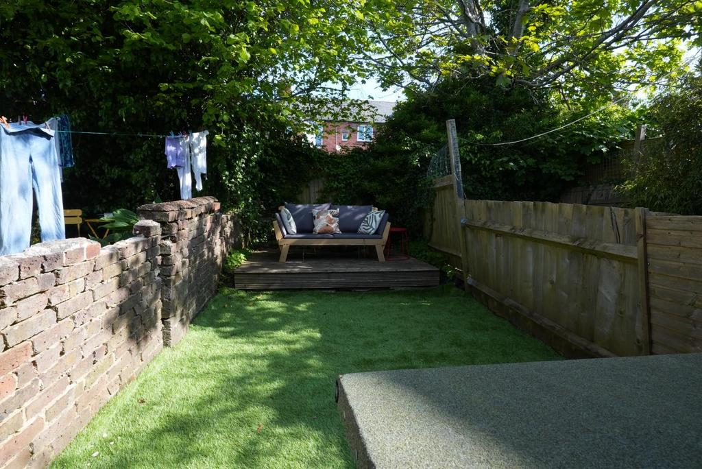 Rear Garden - owners  (8).JPG
