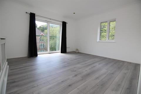 1 bedroom apartment to rent, Fenchurch Road, Maidenbower, Crawley, West Sussex. RH10 7XA