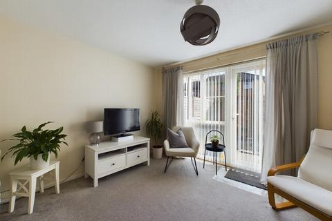 1 bedroom flat for sale, Gordon Close, Haywards Heath, RH16