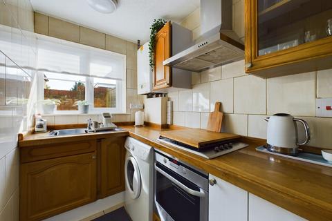 1 bedroom flat for sale, Gordon Close, Haywards Heath, RH16