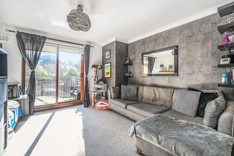 5, Kempston House The Downsway, Sutton, SM2 5RE