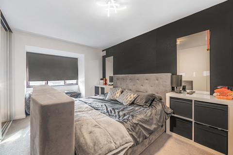 5, Kempston House The Downsway, Sutton, SM2 5RE