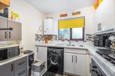5, Kempston House The Downsway, Sutton, SM2 5RE