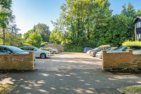 5, Kempston House The Downsway, Sutton, SM2 5RE