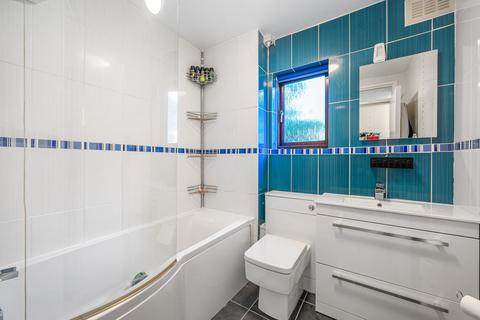 5, Kempston House The Downsway, Sutton, SM2 5RE