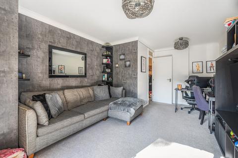 5, Kempston House The Downsway, Sutton, SM2 5RE
