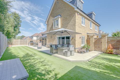 4 bedroom detached house for sale, Chase Mews, Benfleet, SS7